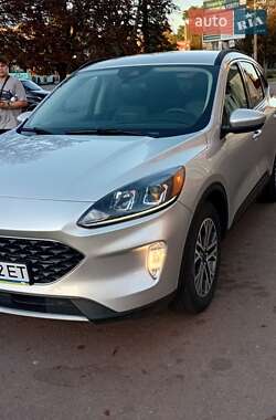 Внедорожник / Кроссовер Ford Escape 2020 в 