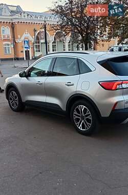 Внедорожник / Кроссовер Ford Escape 2020 в 