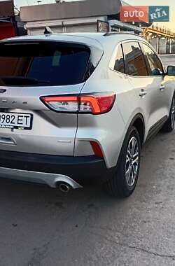 Внедорожник / Кроссовер Ford Escape 2020 в 