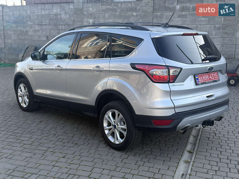 Позашляховик / Кросовер Ford Escape 2017 в Дубні