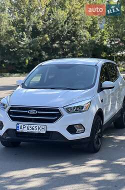 Внедорожник / Кроссовер Ford Escape 2017 в 