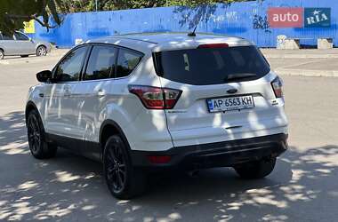 Внедорожник / Кроссовер Ford Escape 2017 в 