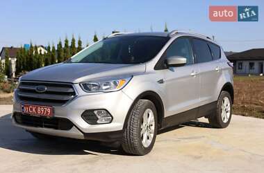 Позашляховик / Кросовер Ford Escape 2017 в Луцьку
