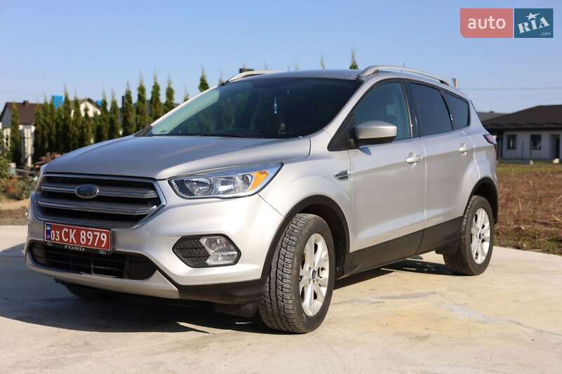 Позашляховик / Кросовер Ford Escape 2017 в 