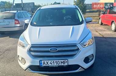 Внедорожник / Кроссовер Ford Escape 2016 в 