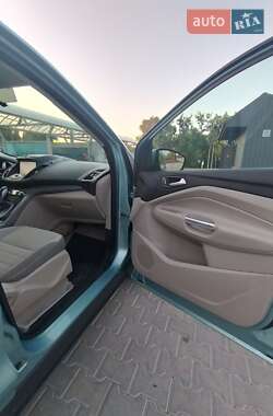 Внедорожник / Кроссовер Ford Escape 2013 в 