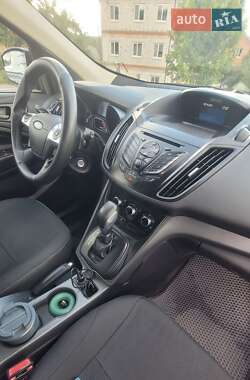 Внедорожник / Кроссовер Ford Escape 2013 в 