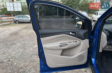 Внедорожник / Кроссовер Ford Escape 2017 в 