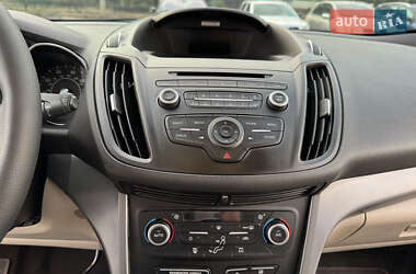Внедорожник / Кроссовер Ford Escape 2017 в 