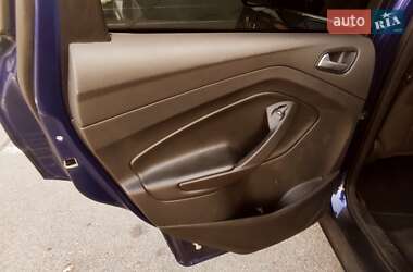 Внедорожник / Кроссовер Ford Escape 2015 в 