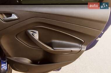 Внедорожник / Кроссовер Ford Escape 2015 в 