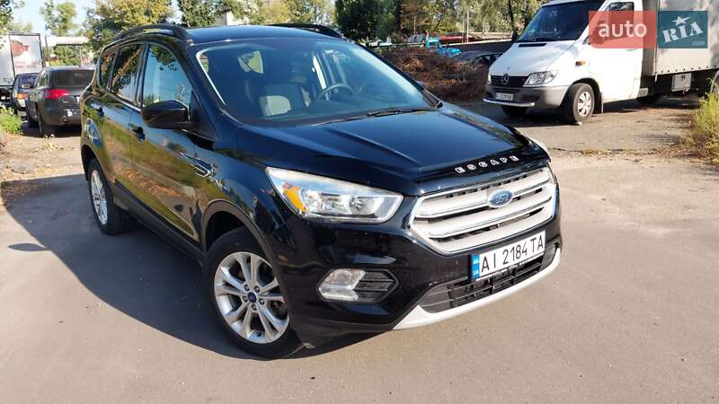 Внедорожник / Кроссовер Ford Escape 2018 в 