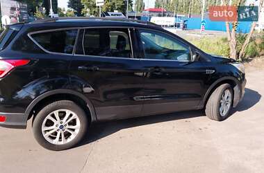 Внедорожник / Кроссовер Ford Escape 2018 в 