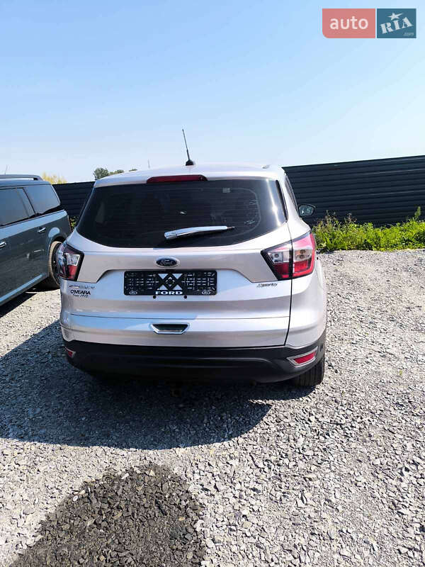 Позашляховик / Кросовер Ford Escape 2017 в Рівному