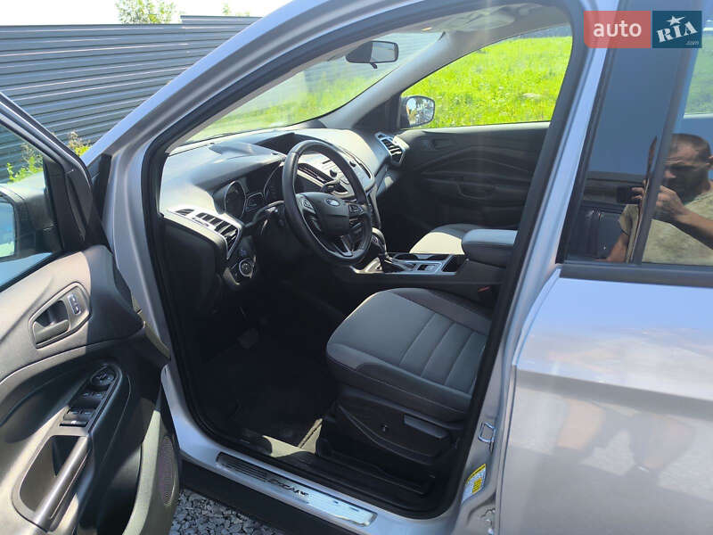 Позашляховик / Кросовер Ford Escape 2017 в Рівному