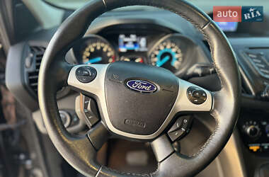 Внедорожник / Кроссовер Ford Escape 2015 в 