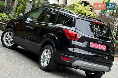 Внедорожник / Кроссовер Ford Escape 2019 в 