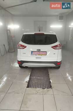 Внедорожник / Кроссовер Ford Escape 2016 в 