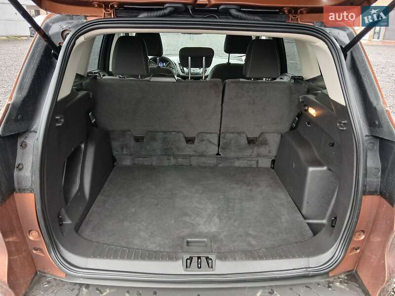 Внедорожник / Кроссовер Ford Escape 2016 в Луцке
