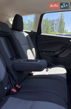 Внедорожник / Кроссовер Ford Escape 2012 в 