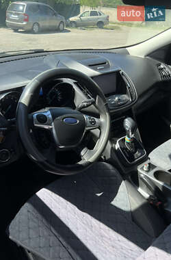 Внедорожник / Кроссовер Ford Escape 2012 в 