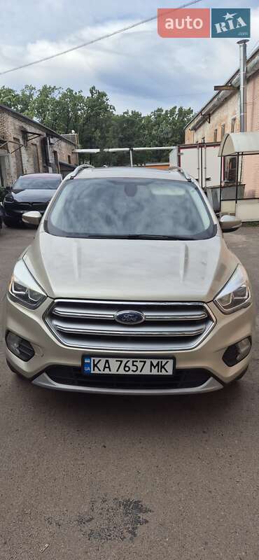 Внедорожник / Кроссовер Ford Escape 2017 в 