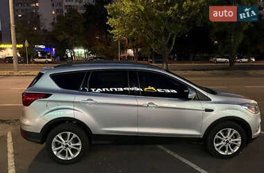 Внедорожник / Кроссовер Ford Escape 2019 в 