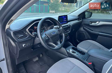 Позашляховик / Кросовер Ford Escape 2021 в 