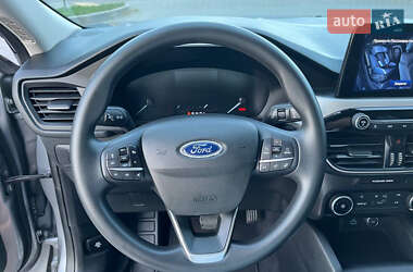 Позашляховик / Кросовер Ford Escape 2021 в 