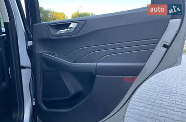 Позашляховик / Кросовер Ford Escape 2021 в 