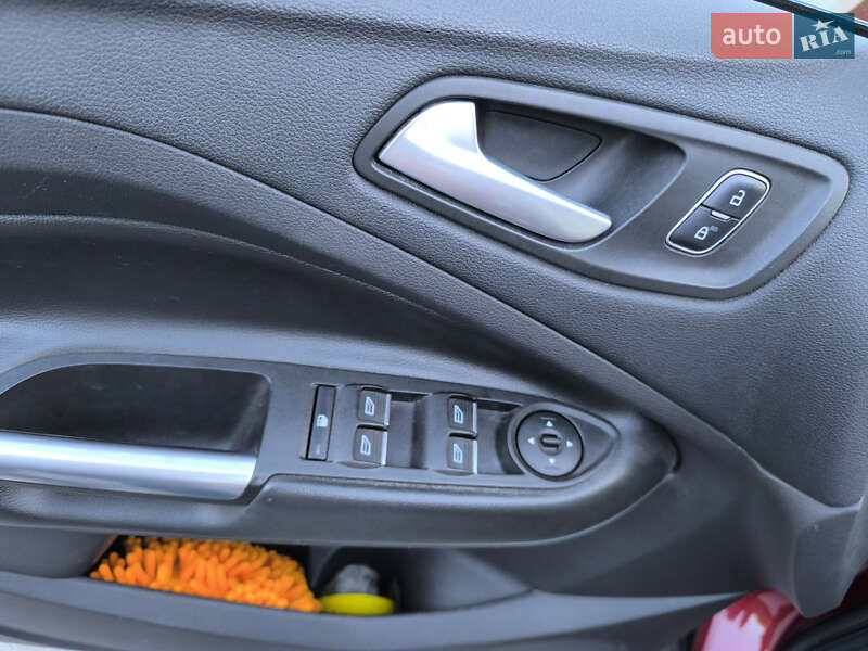 Внедорожник / Кроссовер Ford Escape 2016 в Днепре