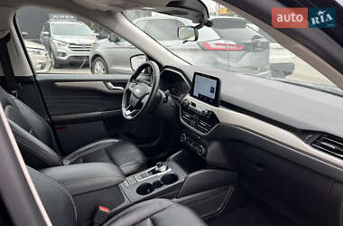 Внедорожник / Кроссовер Ford Escape 2021 в 