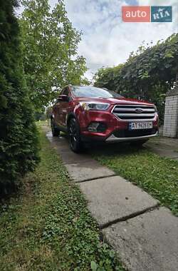 Внедорожник / Кроссовер Ford Escape 2016 в 