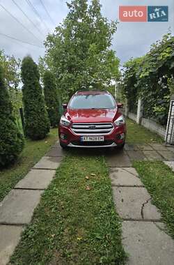 Внедорожник / Кроссовер Ford Escape 2016 в 