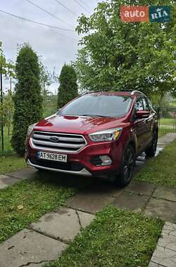 Внедорожник / Кроссовер Ford Escape 2016 в 