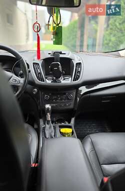 Внедорожник / Кроссовер Ford Escape 2016 в 