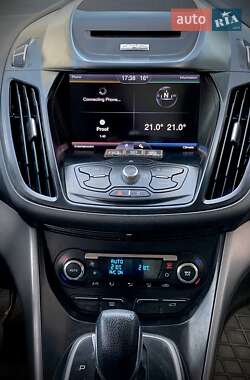 Внедорожник / Кроссовер Ford Escape 2012 в 
