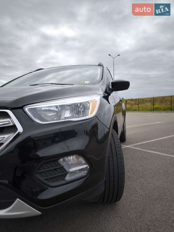 Внедорожник / Кроссовер Ford Escape 2018 в Ровно