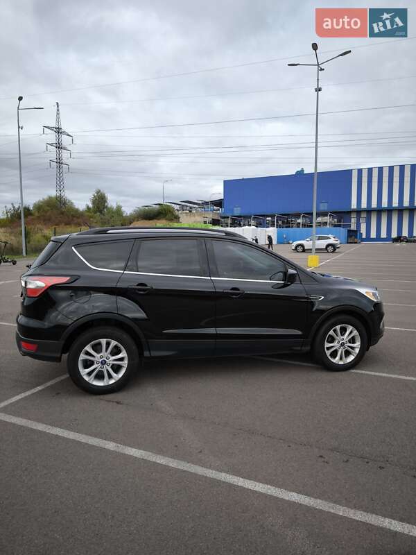 Внедорожник / Кроссовер Ford Escape 2018 в Ровно