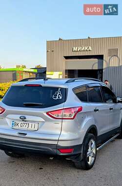 Внедорожник / Кроссовер Ford Escape 2015 в 