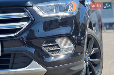 Позашляховик / Кросовер Ford Escape 2019 в 