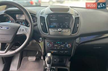 Позашляховик / Кросовер Ford Escape 2019 в 