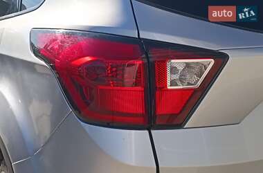 Внедорожник / Кроссовер Ford Escape 2019 в 