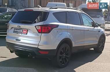 Внедорожник / Кроссовер Ford Escape 2019 в 