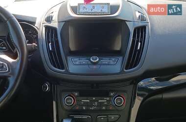 Внедорожник / Кроссовер Ford Escape 2019 в 
