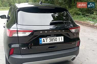 Внедорожник / Кроссовер Ford Escape 2021 в 
