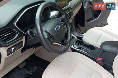 Позашляховик / Кросовер Ford Escape 2020 в 