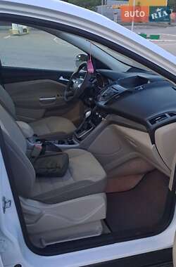 Внедорожник / Кроссовер Ford Escape 2012 в 