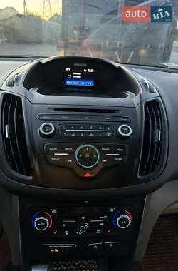 Внедорожник / Кроссовер Ford Escape 2016 в 