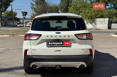Позашляховик / Кросовер Ford Escape 2021 в 